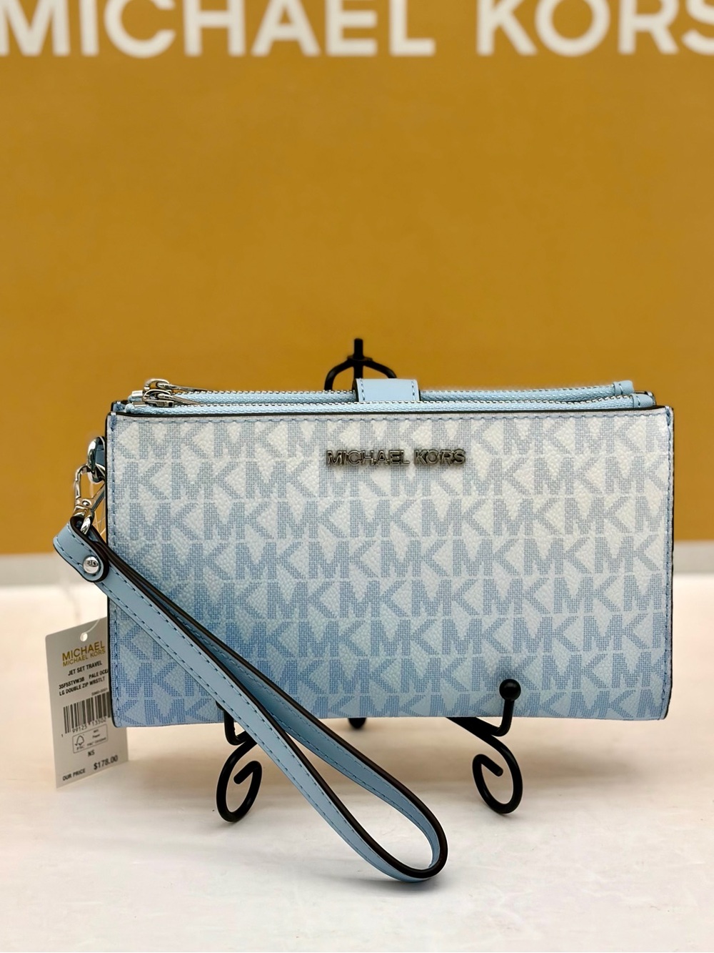 MICHAEL KORS OUTLET
Jet Set Large Ombré Signature Logo Wristlet Wallet - Picture 10 of 14